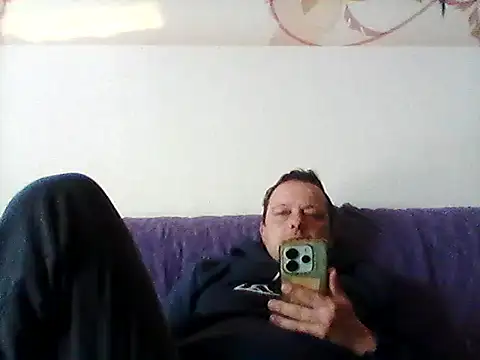 ich411983 online show from April 27, 6:33 am