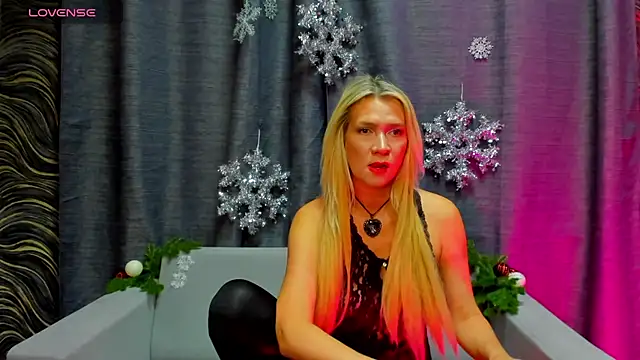 Luna  Lewis online show from December 30, 8:32 am