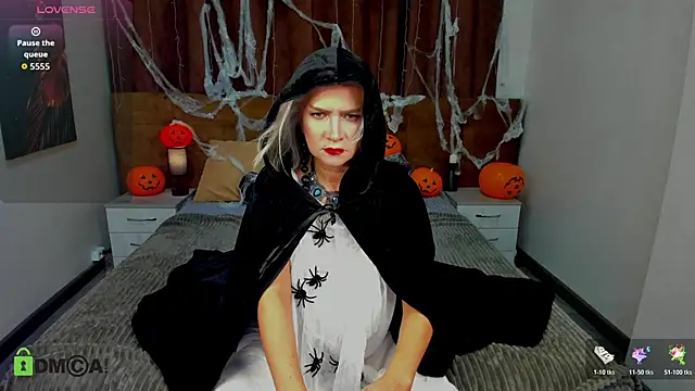 Luna  Lewis online show from October 31, 9:10 am