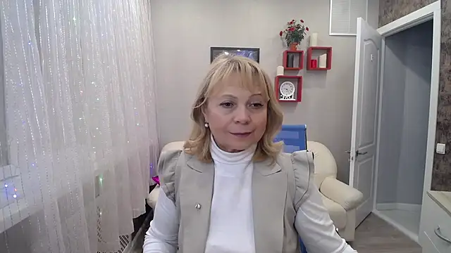 Milla Cutie18 online show from December 19, 1:29 pm