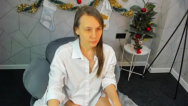 Lillian White online show from January 10, 6:09 am