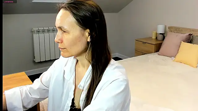 Lillian White online show from February 22, 1:11 am