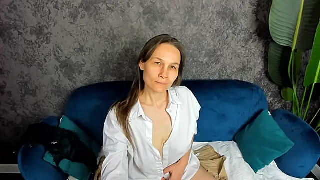 Lillian White online show from February 23, 10:39 am