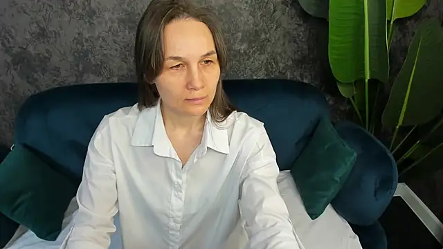 Lillian White online show from March 18, 7:08 am