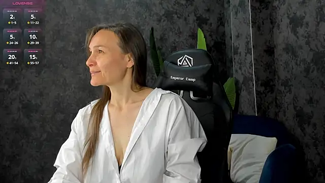 Lillian White online show from October 10, 11:59 pm