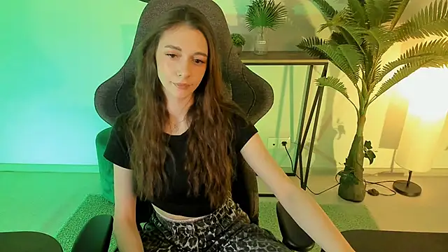 AveAngela online show from December 6, 6:28 pm