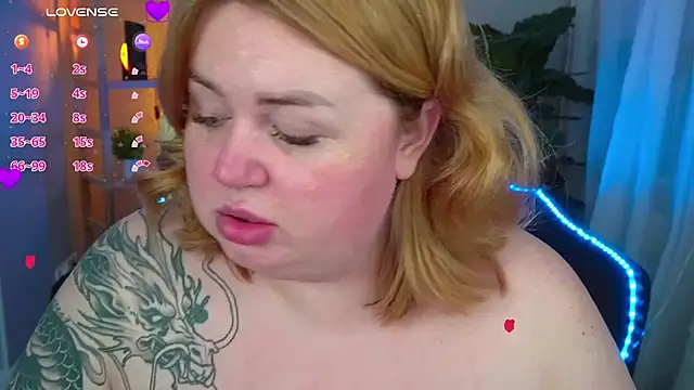 Snapshot of ZaraReignn chatting on February 12, 3:51 am ZaraReignn online show from February 12, 3:51 am