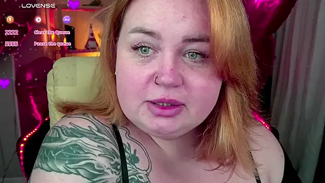 Snapshot of ZaraReignn chatting on February 15, 12:26 am ZaraReignn online show from February 15, 12:26 am