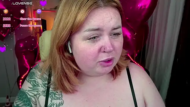 Snapshot of ZaraReignn chatting on February 15, 3:31 am ZaraReignn online show from February 15, 3:31 am