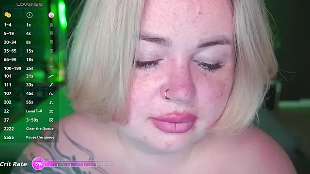 Snapshot of ZaraReignn chatting on September 21, 7:37 pm ZaraReignn online show from September 21, 7:37 pm