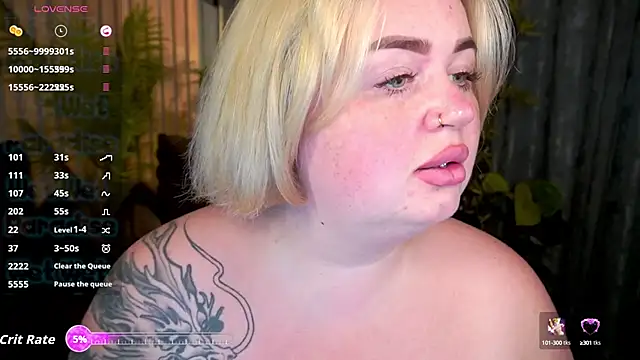 Snapshot of ZaraReignn chatting on October 5, 7:23 pm ZaraReignn online show from October 5, 7:23 pm