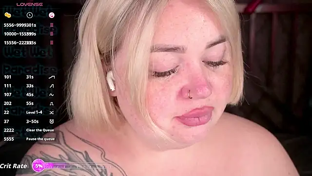 Snapshot of ZaraReignn chatting on October 14, 8:59 am ZaraReignn online show from October 14, 8:59 am