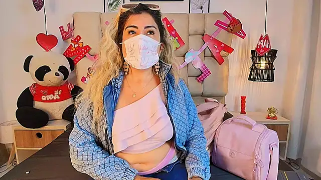 AdharaSmithh online show from September 18, 8:00 pm