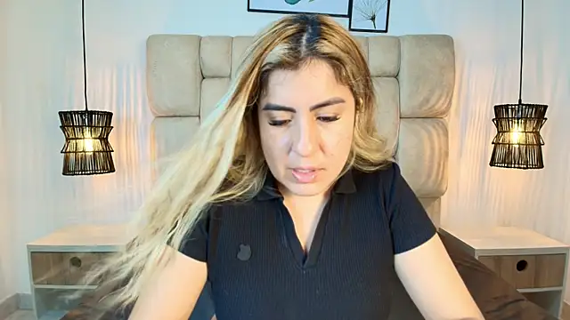 AdharaSmithh online show from June 13, 10:51 pm