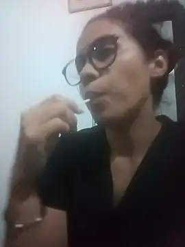 Snapshot of 02julieta chatting on December 18, 2:42 am 02julieta online show from December 18, 2:42 am