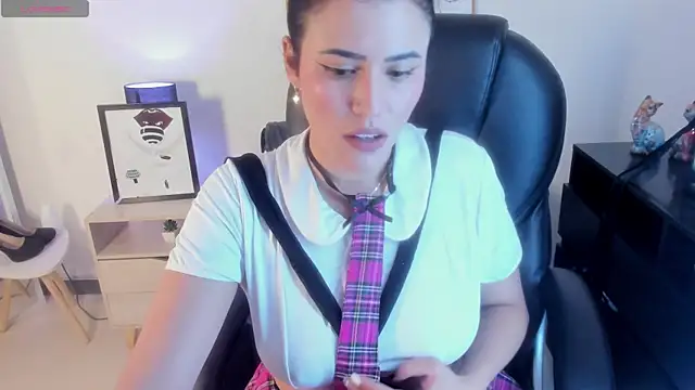 RuthEvans  online show from January 25, 2:03 pm