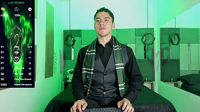 Snapshot of LiamNovak chatting on December 4, 12:03 pm LiamNovak online show from December 4, 12:03 pm