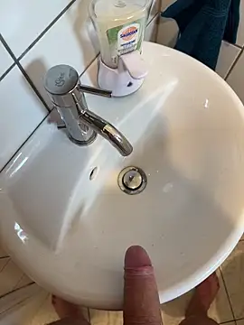 Snapshot of Abenteuerman chatting on December 8, 12:08 pm Abenteuerman online show from December 8, 12:08 pm