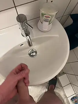 Snapshot of Abenteuerman chatting on December 9, 4:45 am Abenteuerman online show from December 9, 4:45 am