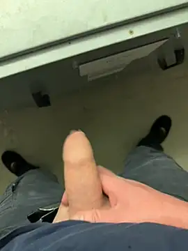 Snapshot of Abenteuerman chatting on December 9, 11:58 am Abenteuerman online show from December 9, 11:58 am