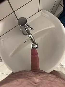 Snapshot of Abenteuerman chatting on December 23, 6:44 am Abenteuerman online show from December 23, 6:44 am