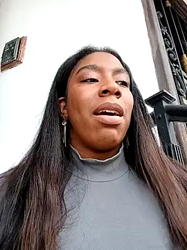 KloheCurvy online show from December 2, 11:45 am