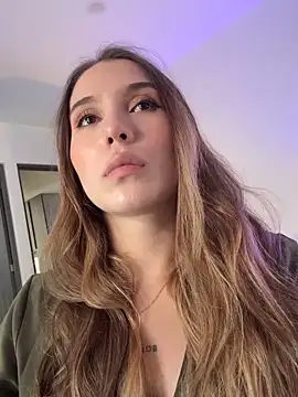 SophieRaily  online show from October 1, 6:58 pm