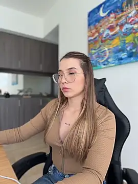 SophieRaily  online show from March 30, 8:43 pm