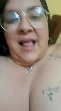 Snapshot of tatuadapaty chatting on December 2, 1:57 pm tatuadapaty online show from December 2, 1:57 pm