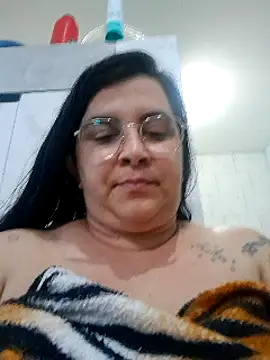 Snapshot of tatuadapaty chatting on December 7, 8:27 pm tatuadapaty online show from December 7, 8:27 pm
