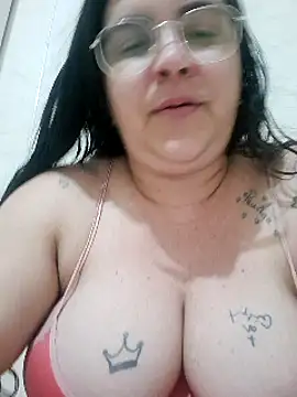 Snapshot of tatuadapaty chatting on December 9, 12:12 am tatuadapaty online show from December 9, 12:12 am