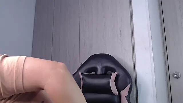 LilaFisher online show from March 19, 2:46 pm