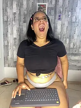 Snapshot of Violetrousse chatting on March 26, 1:22 am Violetrousse online show from March 26, 1:22 am