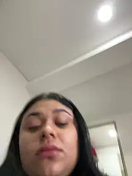alissonfernandez  online show from December 22, 3:11 pm