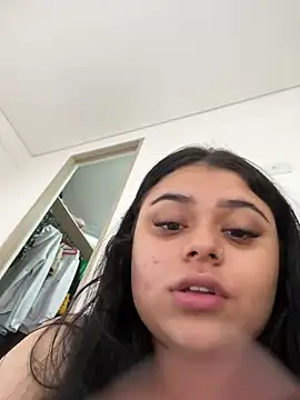 alissonfernandez  online show from December 27, 4:32 pm
