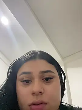 alissonfernandez  online show from December 28, 11:37 pm