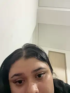 alissonfernandez  online show from December 30, 11:06 pm