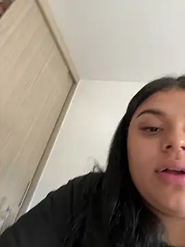 alissonfernandez  online show from January 1, 3:35 pm