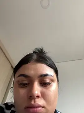 alissonfernandez  online show from January 3, 12:41 pm