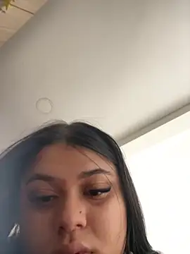alissonfernandez  online show from January 11, 9:04 pm