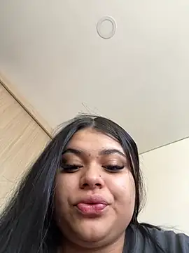 alissonfernandez  online show from January 13, 12:56 pm