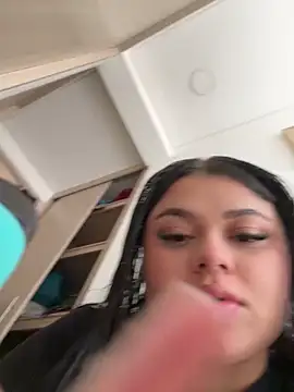 alissonfernandez  online show from January 16, 2:51 pm