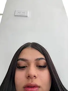 alissonfernandez  online show from January 16, 5:55 pm