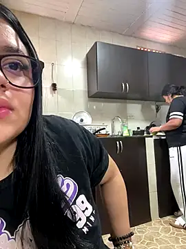 alissonfernandez  online show from September 28, 4:01 pm