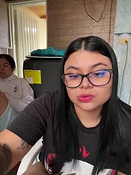 alissonfernandez  online show from October 10, 1:43 pm