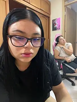 alissonfernandez  online show from October 21, 3:35 pm