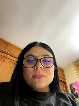 alissonfernandez  online show from October 25, 8:36 pm