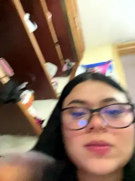 alissonfernandez  online show from January 18, 6:44 pm