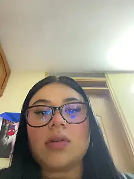 alissonfernandez  online show from February 13, 11:12 pm