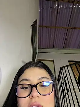 alissonfernandez  online show from May 10, 10:31 am